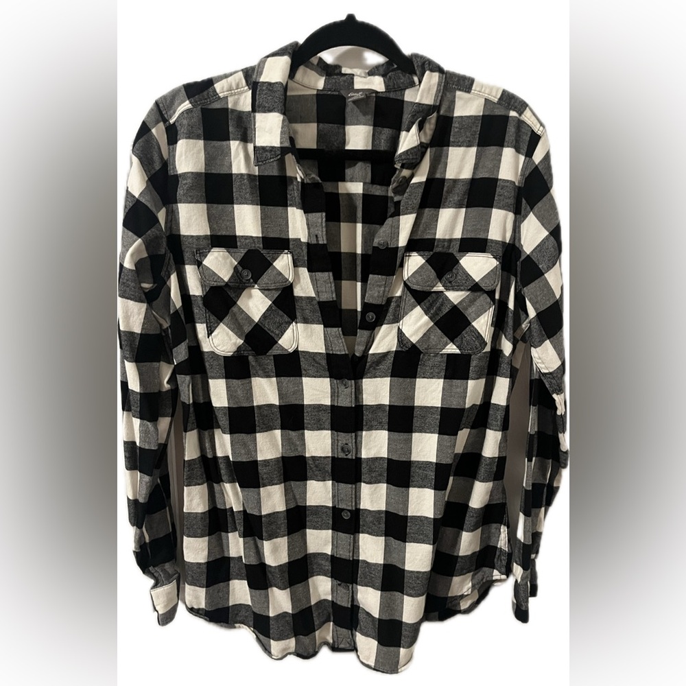 Eddie Bauer Black and Cream Plaid Checkered Button down Top-Shirt Size Large.
